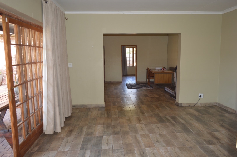 6 Bedroom Property for Sale in Flamwood North West